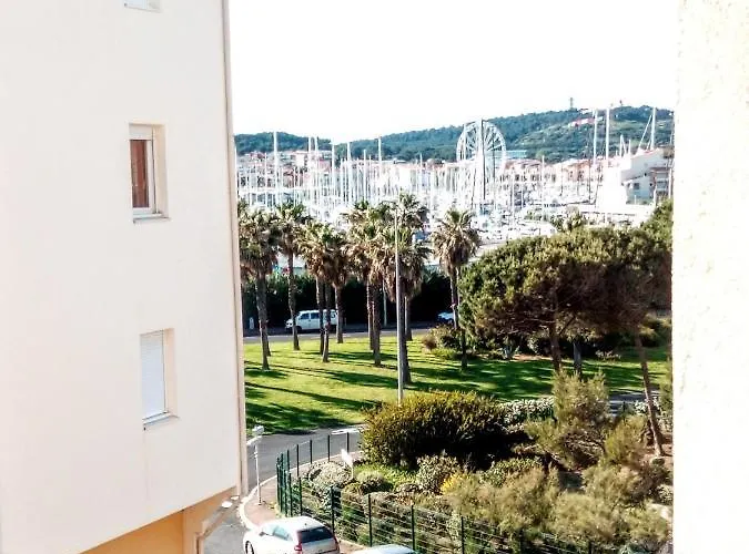 Confort 57 M2 Avec Terrasse Parking Couvert * Agde