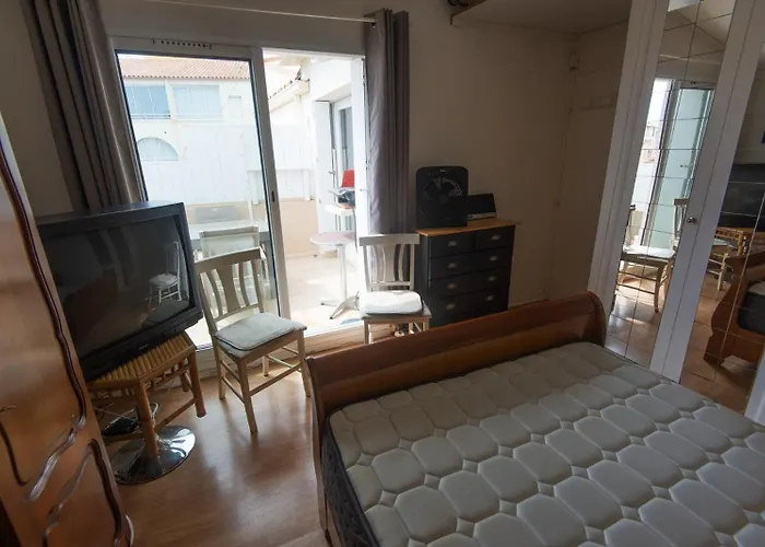 Confort 57 M2 Avec Terrasse Parking Couvert Appartamento Agde